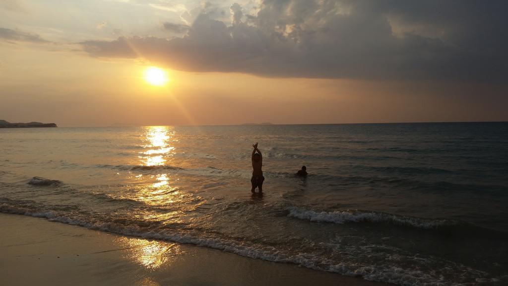 Acharavi Beach Villa 外观 照片